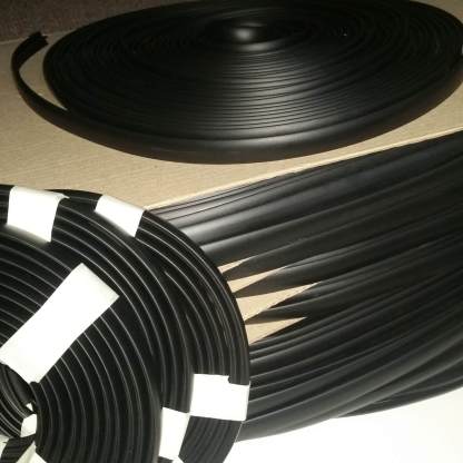 Black single lipped T-Trim edging - Image 2