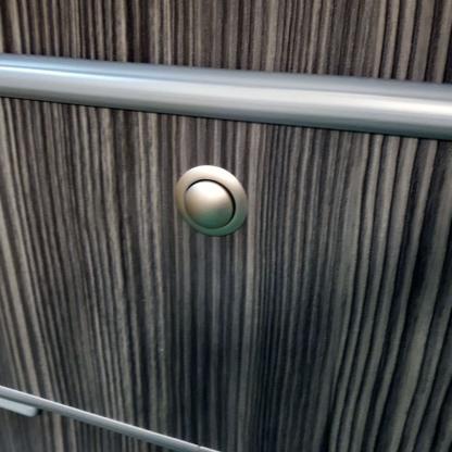 Pearl Nickle effect Mini push lock - Image 4