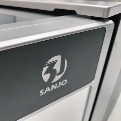 Black Sanjo SVR50L Compressor Fridge (Right Hand hinged Fridge) - Image 2